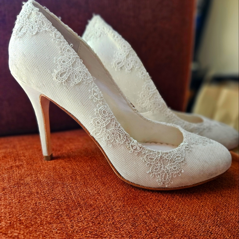 MELISSA SWEET Elegant White Lace Heels